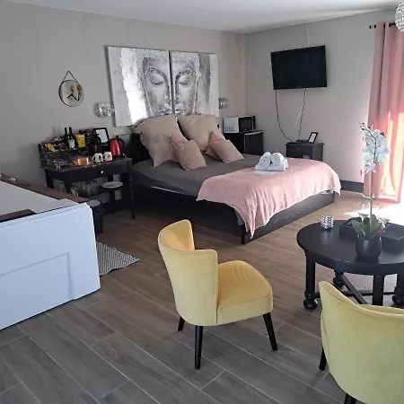 Romantique Avec Jacuzzi Bed & Breakfast