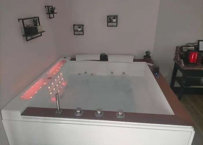 Romantique Avec Jacuzzi Nocleg ze śniadaniem Le Barp