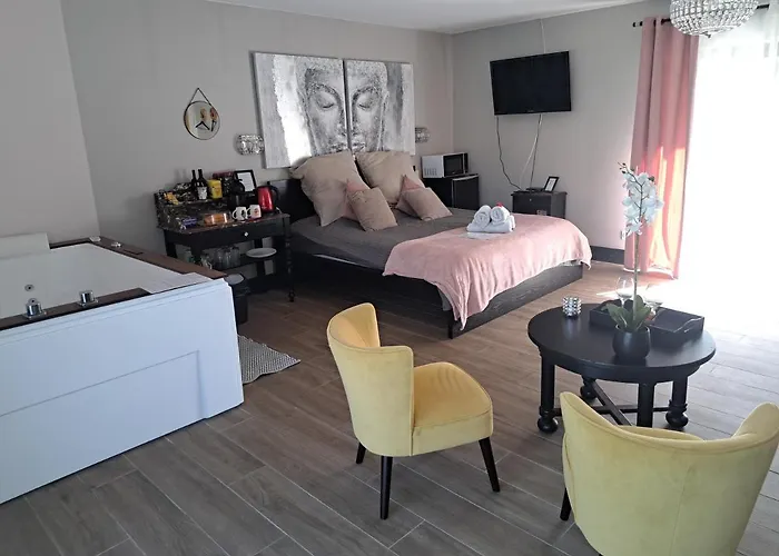 Romantique Avec Jacuzzi Nocleg ze śniadaniem